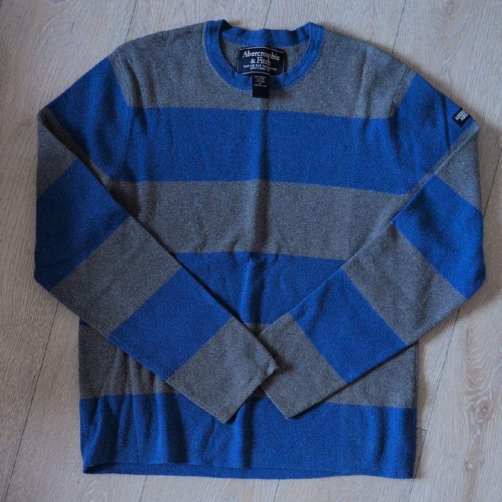 Abercrombie & Fitch Men's Blue and Gray Crewneck Sweater
